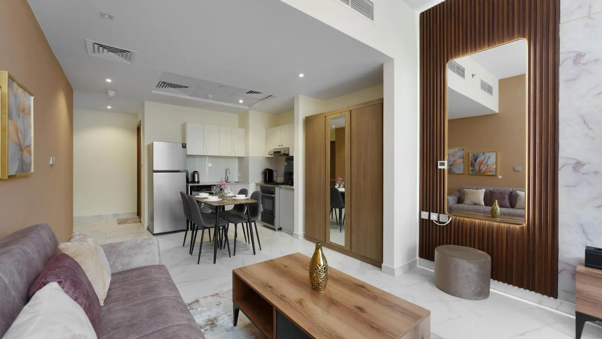 Apartment In Business Bay With Stunning Views Of Burj Khalifa & Canal Dubai United Arab Emirates