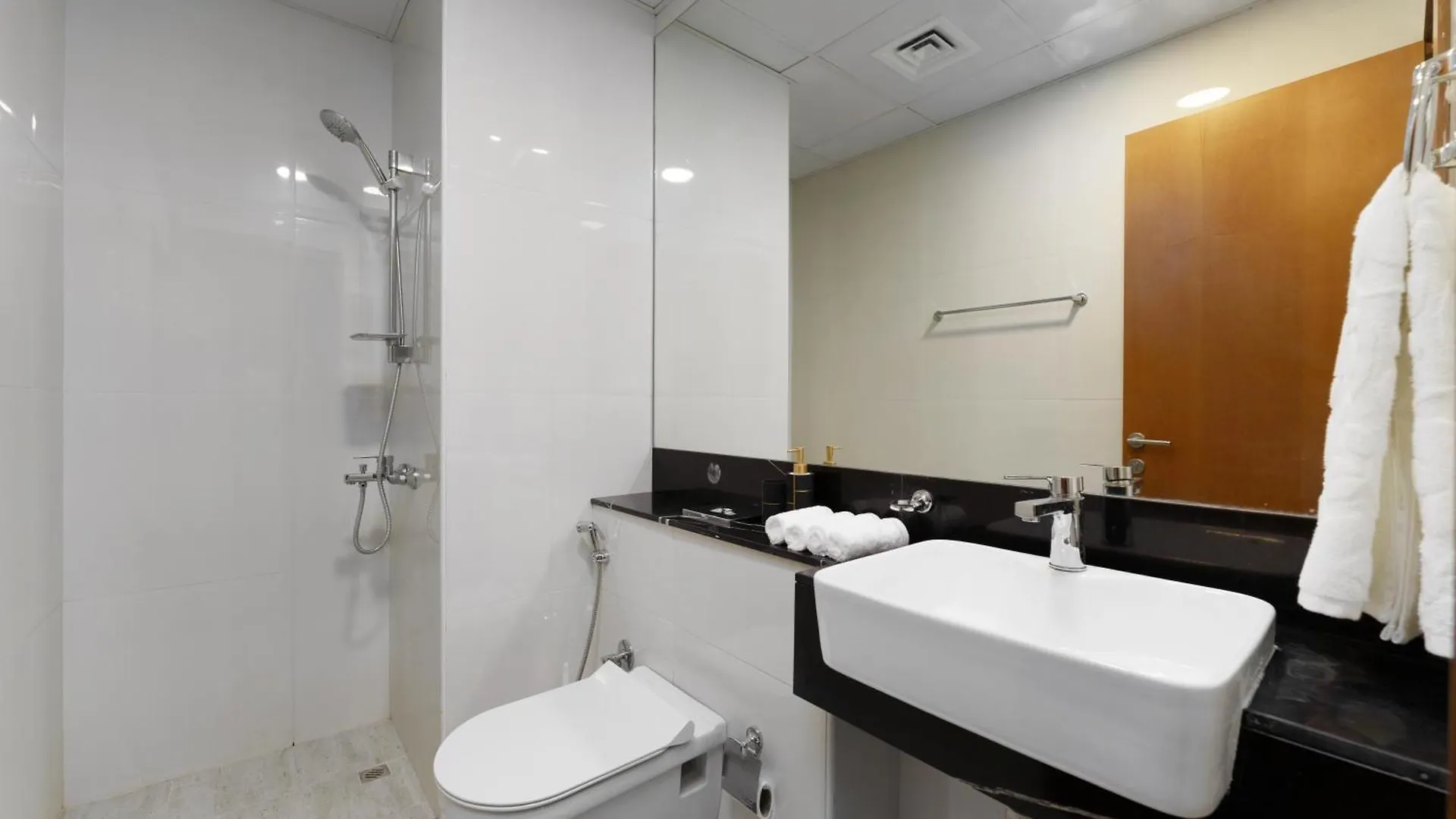 Apartment In Business Bay With Stunning Views Of Burj Khalifa & Canal Dubai