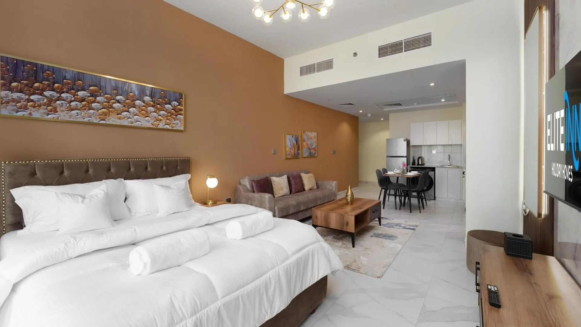 Apartment In Business Bay With Stunning Views Of Burj Khalifa & Canal Dubai